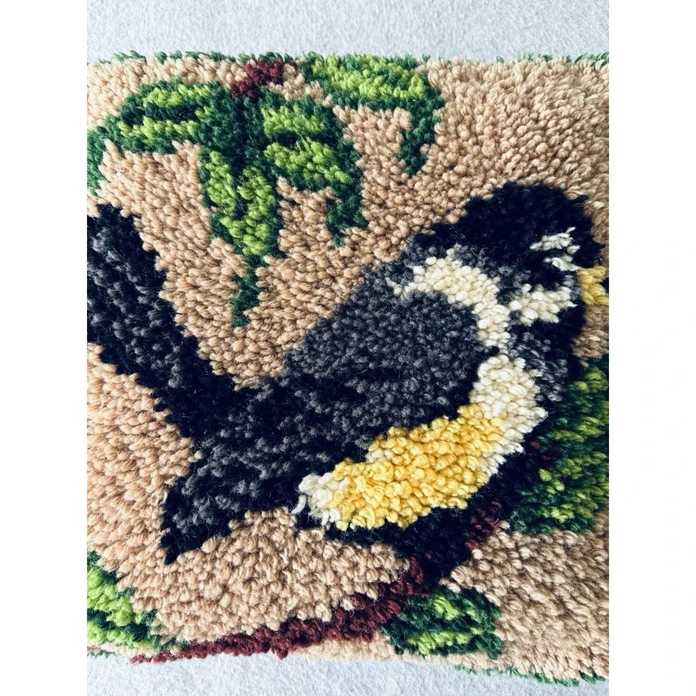 Vintage Handmade Latch Hook Bird Robin Decorative‎ Throw Pillow Knit